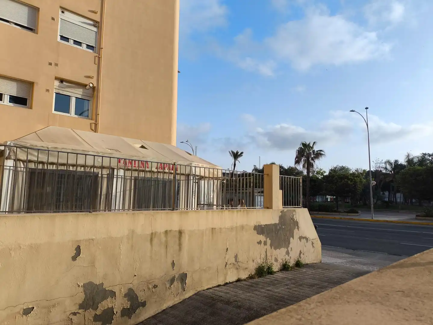 Vista exterior de Local de alquiler en Cádiz con Aire acondicionado y Terraza
