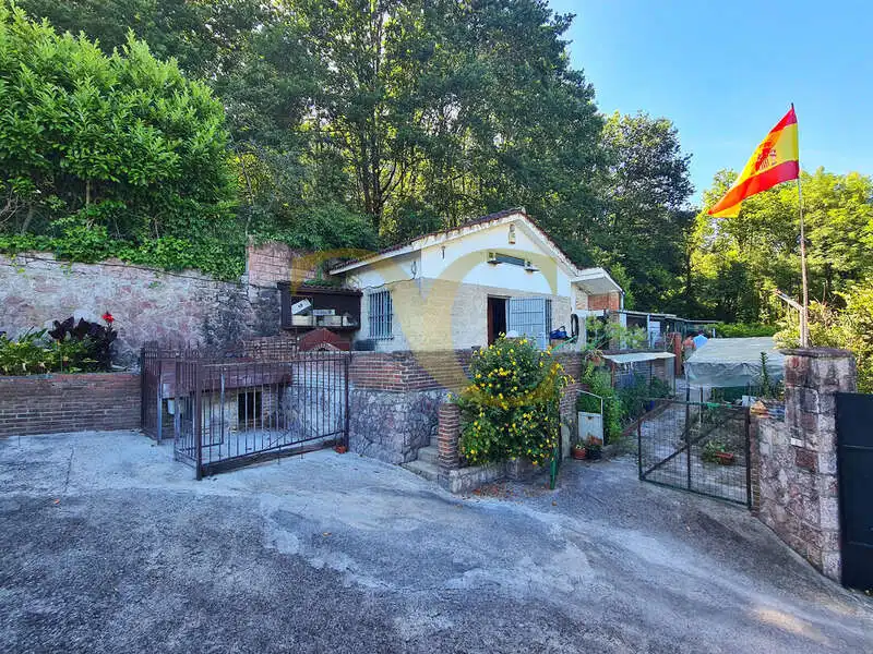 Vista exterior de Casa o xalet en venda en Oviedo  amb Calefacció, Jardí privat i Terrassa
