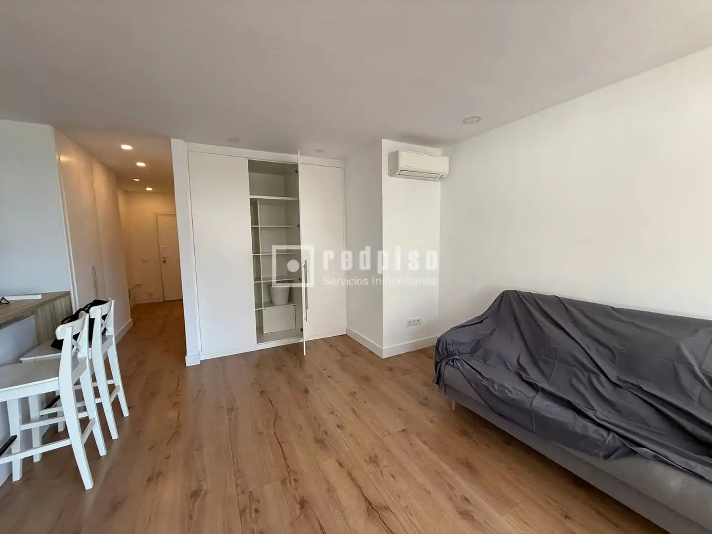 Schlafzimmer von Loft zur Miete in Madrid mit Klimaanlage