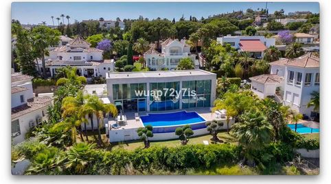 Foto 2 de Casa adosada en venta en La Quinta, Benahavís