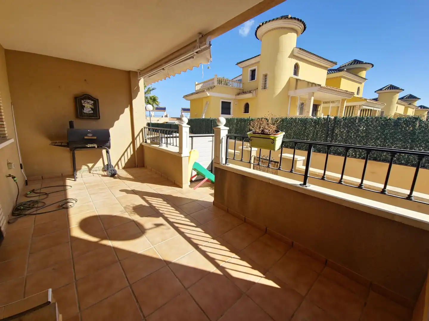 Terrasse von Erdgeschoss zur Miete in Orihuela mit Privatgarten, Schwimmbad und Möbliert
