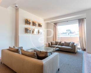 Living room of Flat to rent in  Barcelona Capital  with Air Conditioner, Heating and Terrace