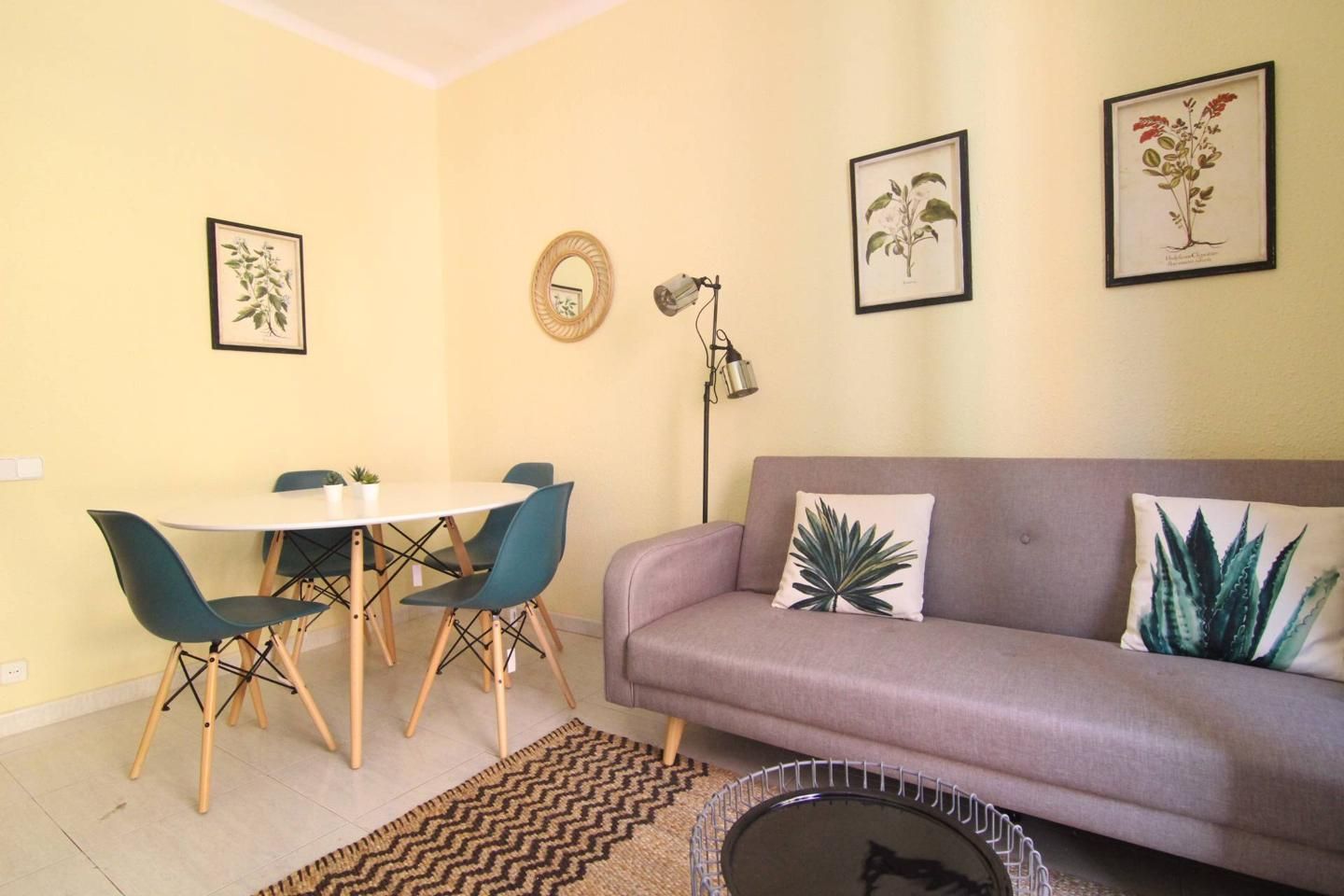 Living room of Flat to rent in  Barcelona Capital  with Heating, Terrace and Furnished