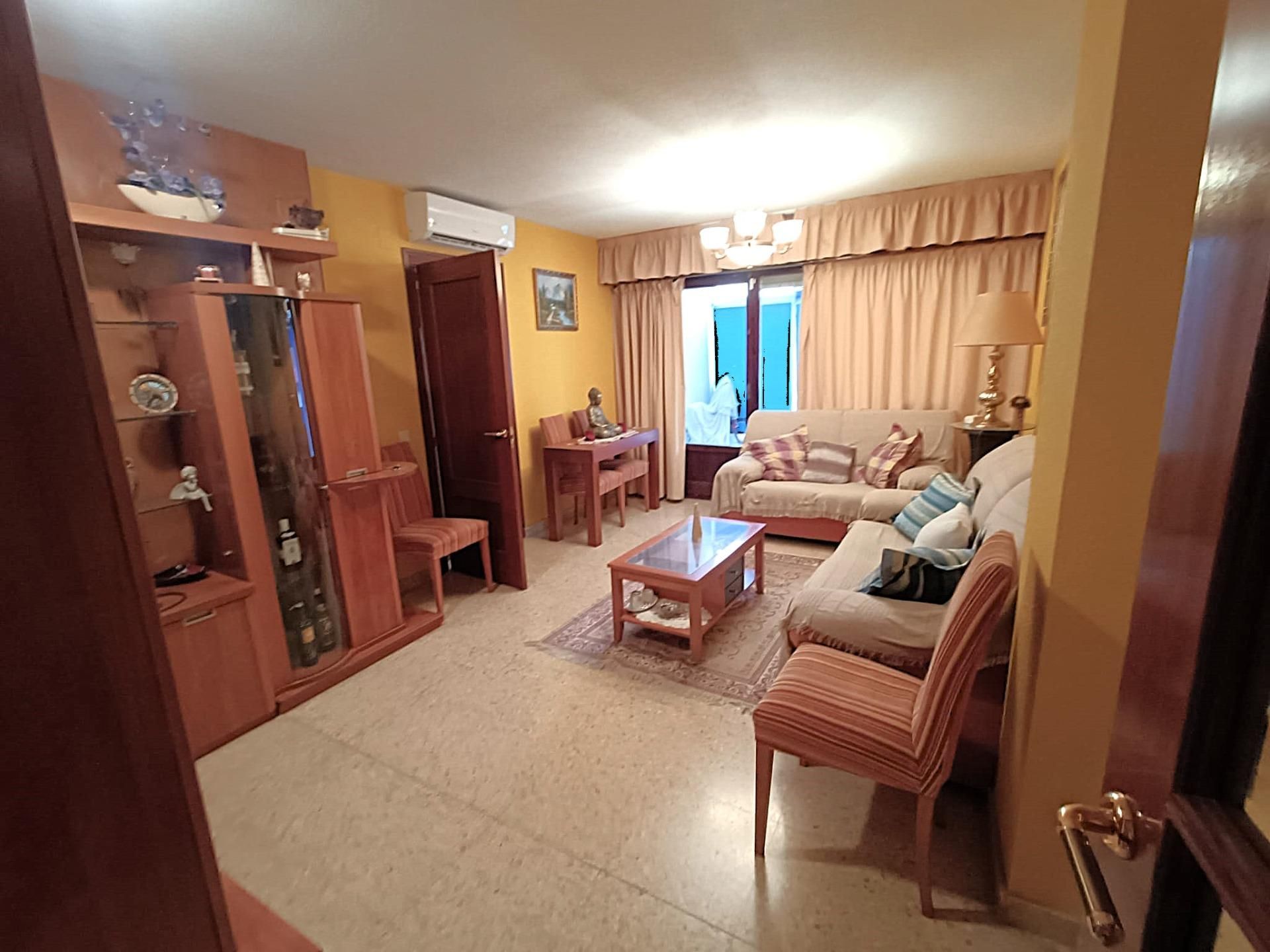 Sala d'estar de Pis en venda en Benidorm amb Aire condicionat, Terrassa i Moblat