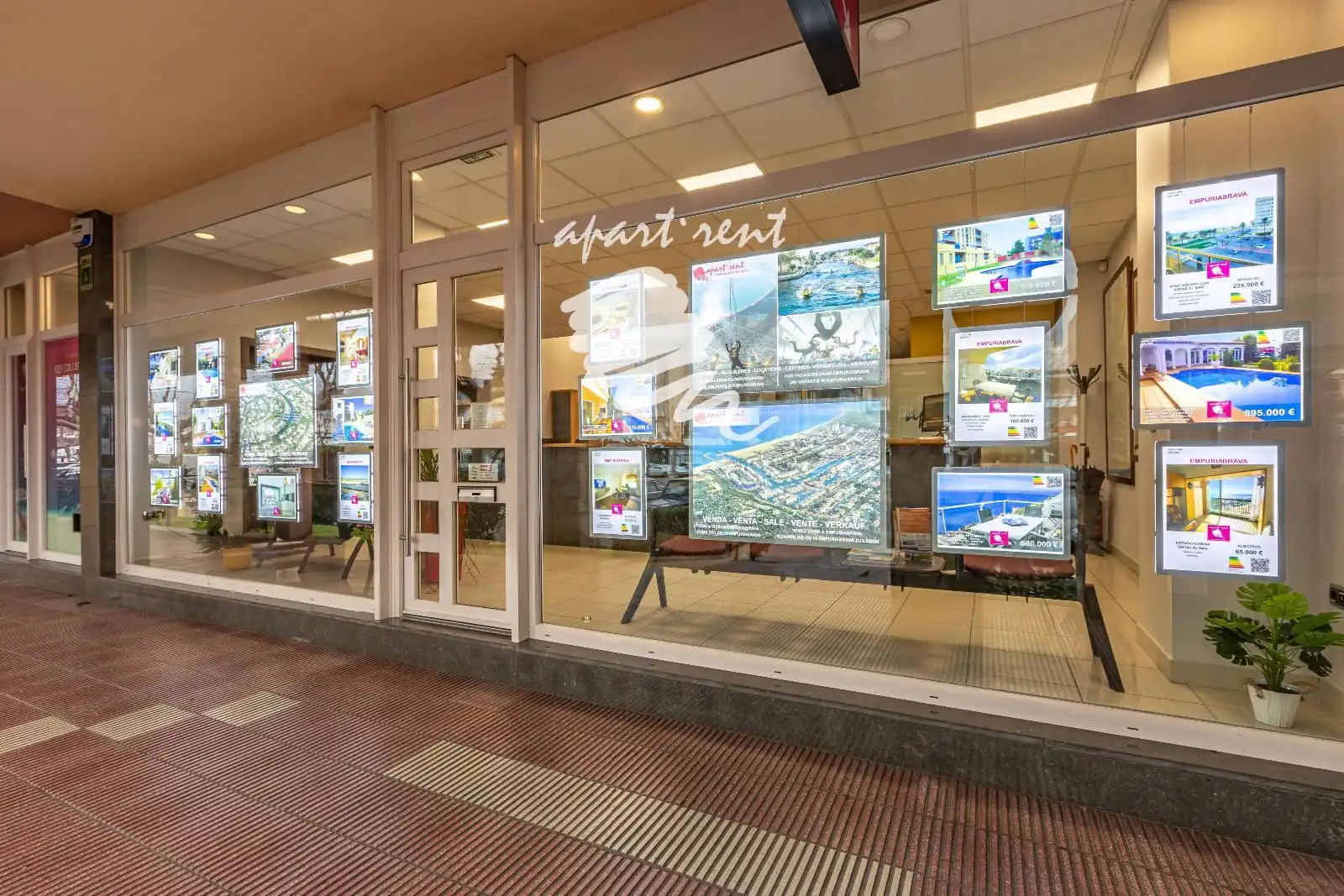 Vista exterior de Casa o xalet en venda en Roses amb Aire condicionat, Calefacció i Terrassa