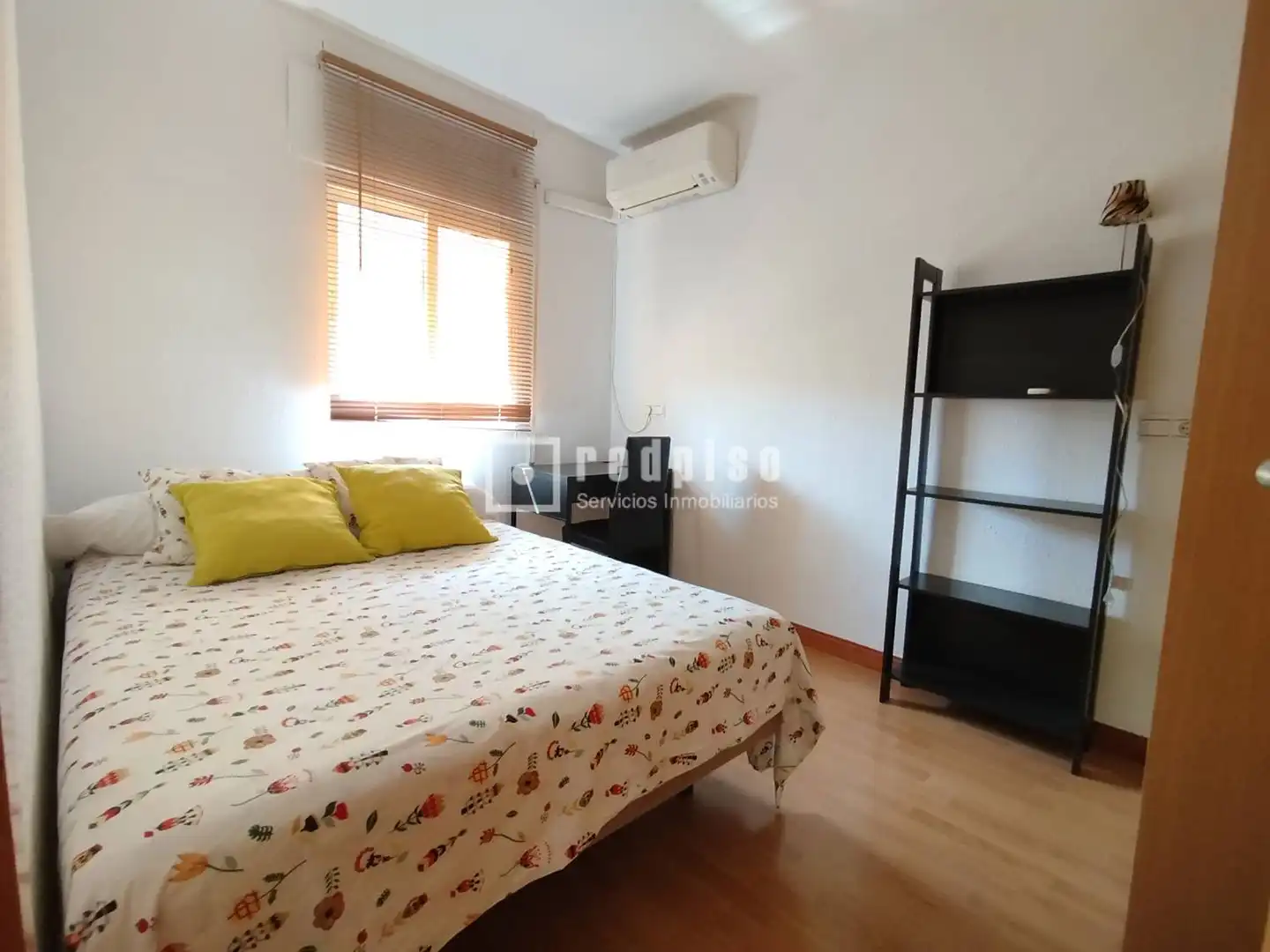 Schlafzimmer von Wohnung zur Miete in Sevilla mit Klimaanlage, Parkett und Terrasse