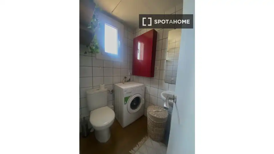Bathroom of Study for share in Barcelona  with Air Conditioner, Terrace and Furnished