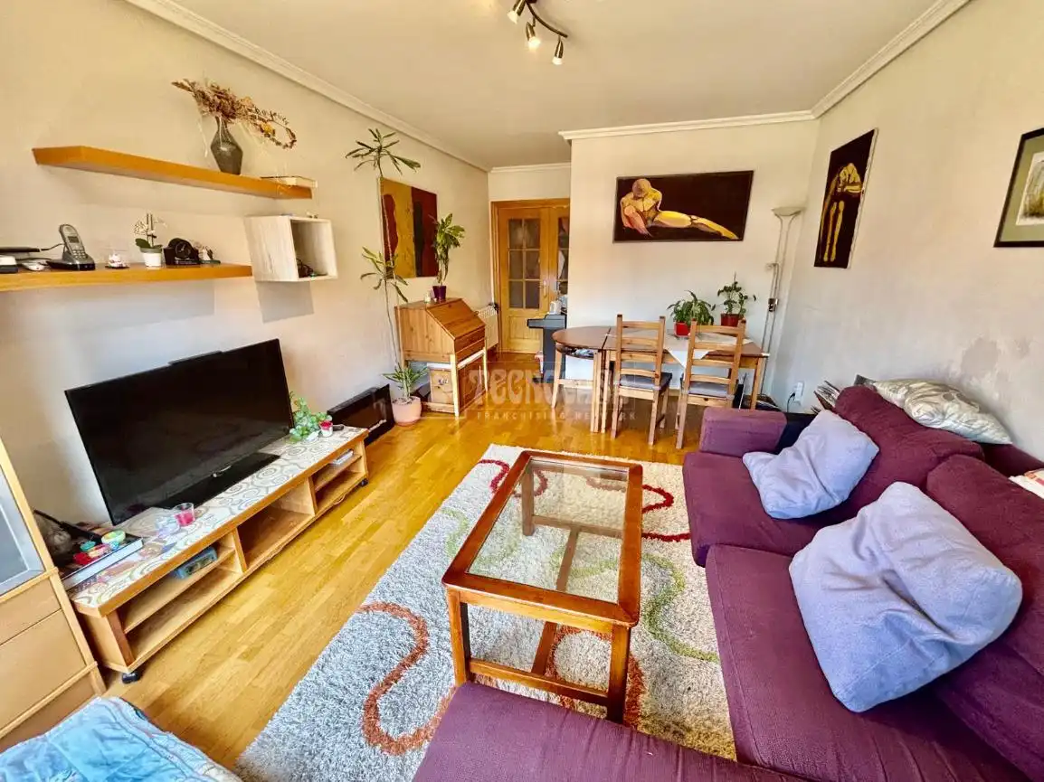 Sala de estar de Piso en venta en Ávila con Calefacción, Parquet y Trastero