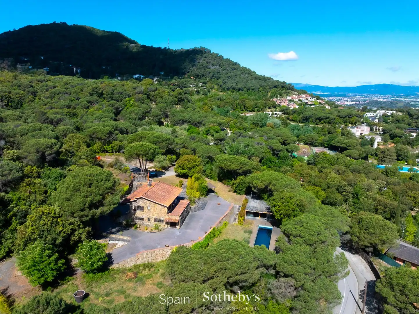 House with pool for sale in Av. Can Corbera, imagen 4