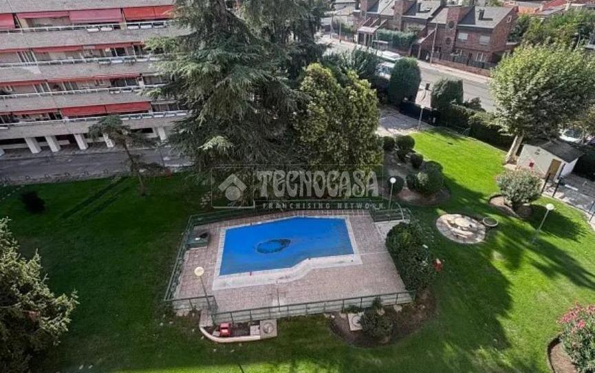 Photo 1 of Flat to rent in C. de Isla Cristina, Valdezarza, Madrid