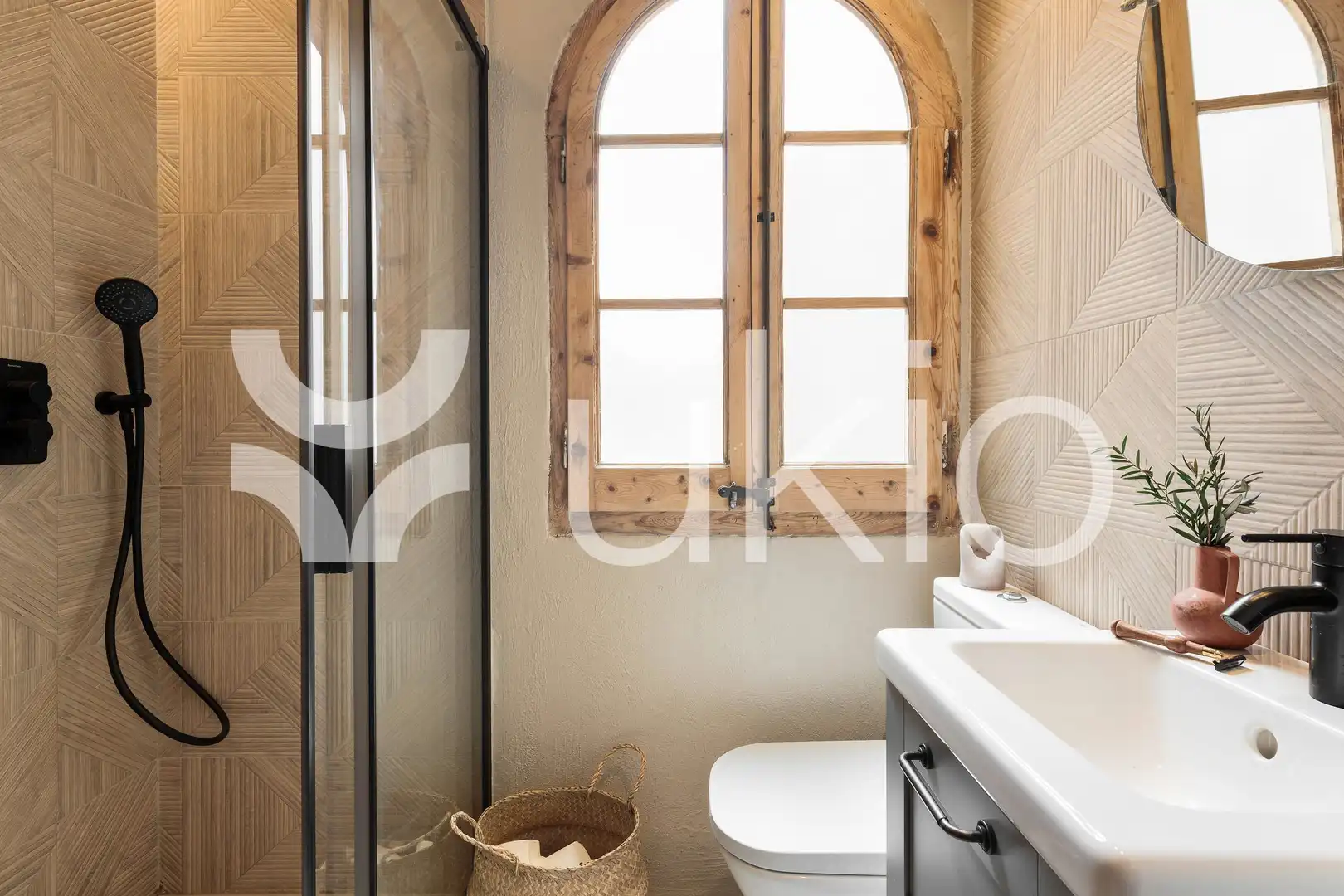 Bany de Apartament de lloguer en Barcelona amb Aire condicionat, Calefacció i Moblat