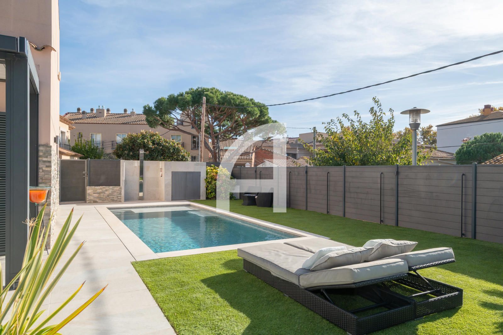 Piscina de Casa adosada en venda en Castell d'Aro, Platja d'Aro i s'Agaró amb Aire condicionat, Jardí privat i Terrassa