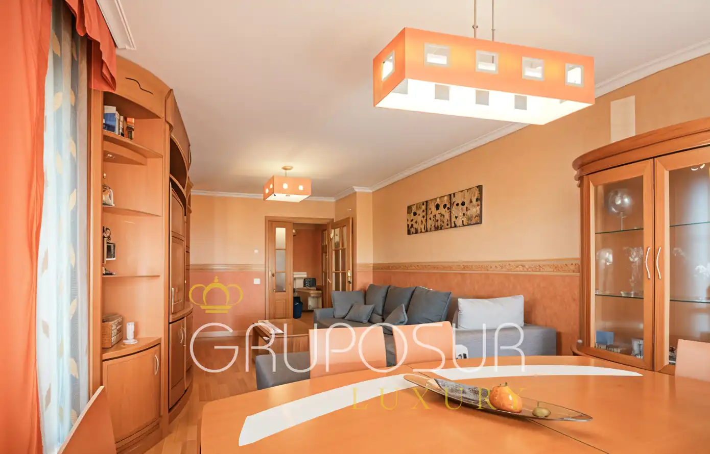 Sala d'estar de Àtic en venda en Valladolid amb Calefacció, Parquet i Terrassa