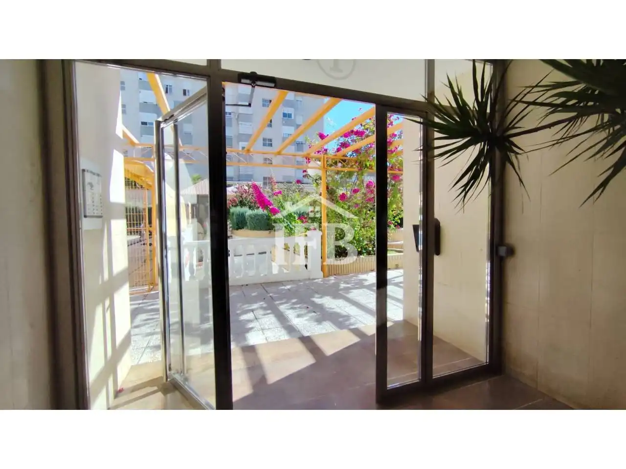 Flat with terrace to rent in Plaza Américas, imagen 2