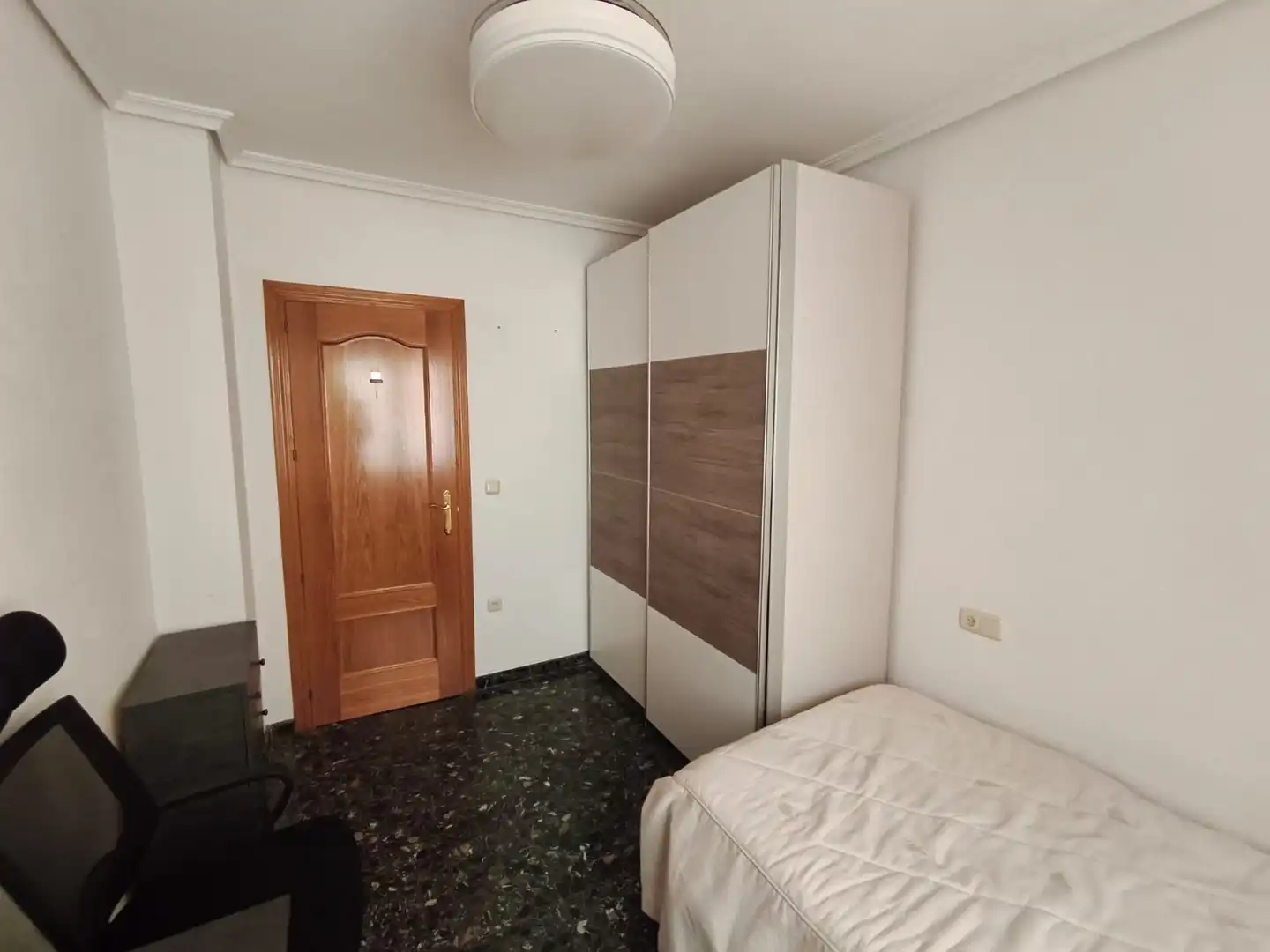 Schlafzimmer von Wohnung zur Miete in Albacete mit Klimaanlage, Heizung und Möbliert