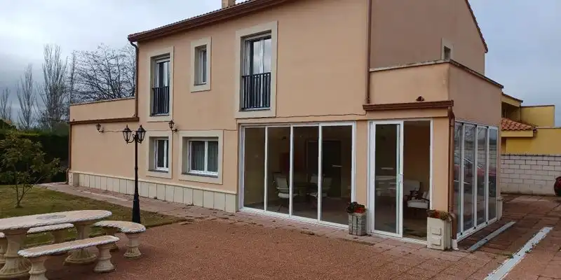 Vista exterior de Casa o chalet en venta en Renedo de Esgueva con Jardín privado