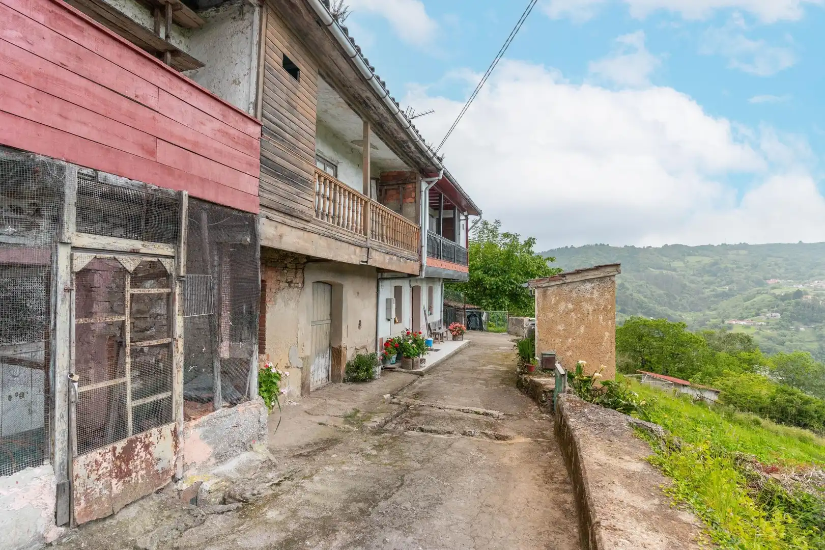 Vista exterior de Finca rústica en venda en San Martín del Rey Aurelio amb Calefacció