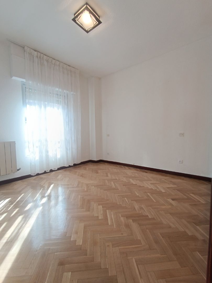 Pis de lloguer a Calle del Diamante, Los Rosales