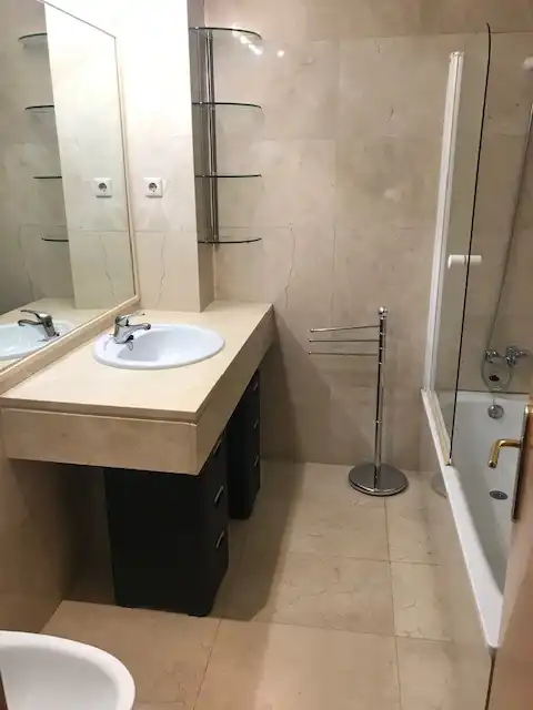 Baño de Piso de alquiler en Boadilla del Monte con Aire acondicionado, Calefacción y Parquet