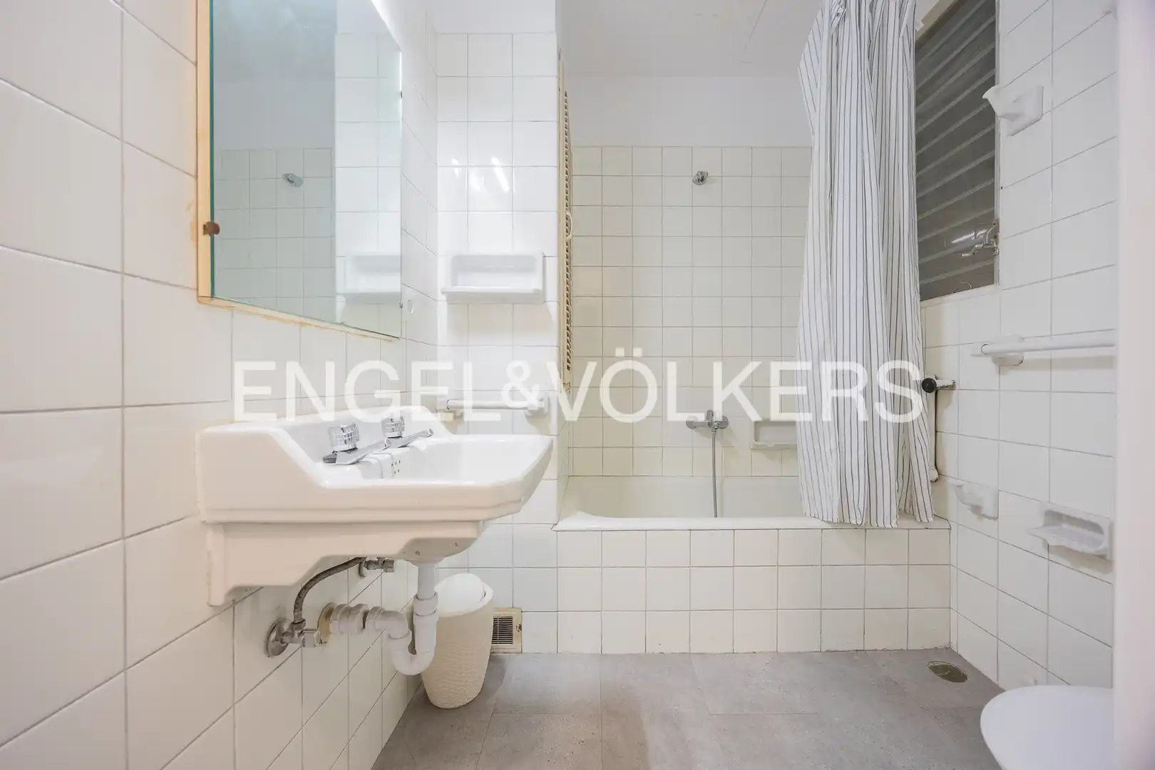 Baño de Piso en venta en Bilbao  con Calefacción, Terraza y Trastero