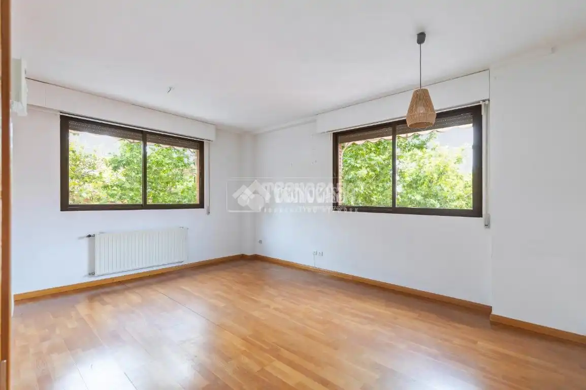Bedroom of Flat for sale in Madrid  with Heating, Parquet flooring and Storage room