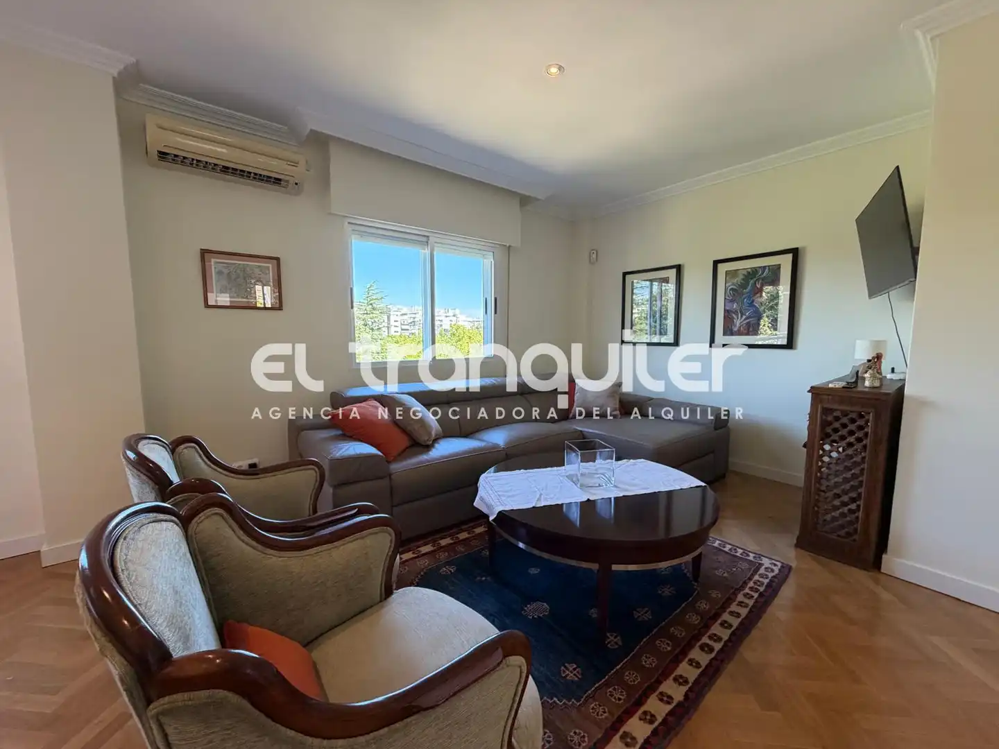 Living room of Flat for rent in San Sebastián de los Reyes  with Air Conditioner, Parquet flooring and Furnished