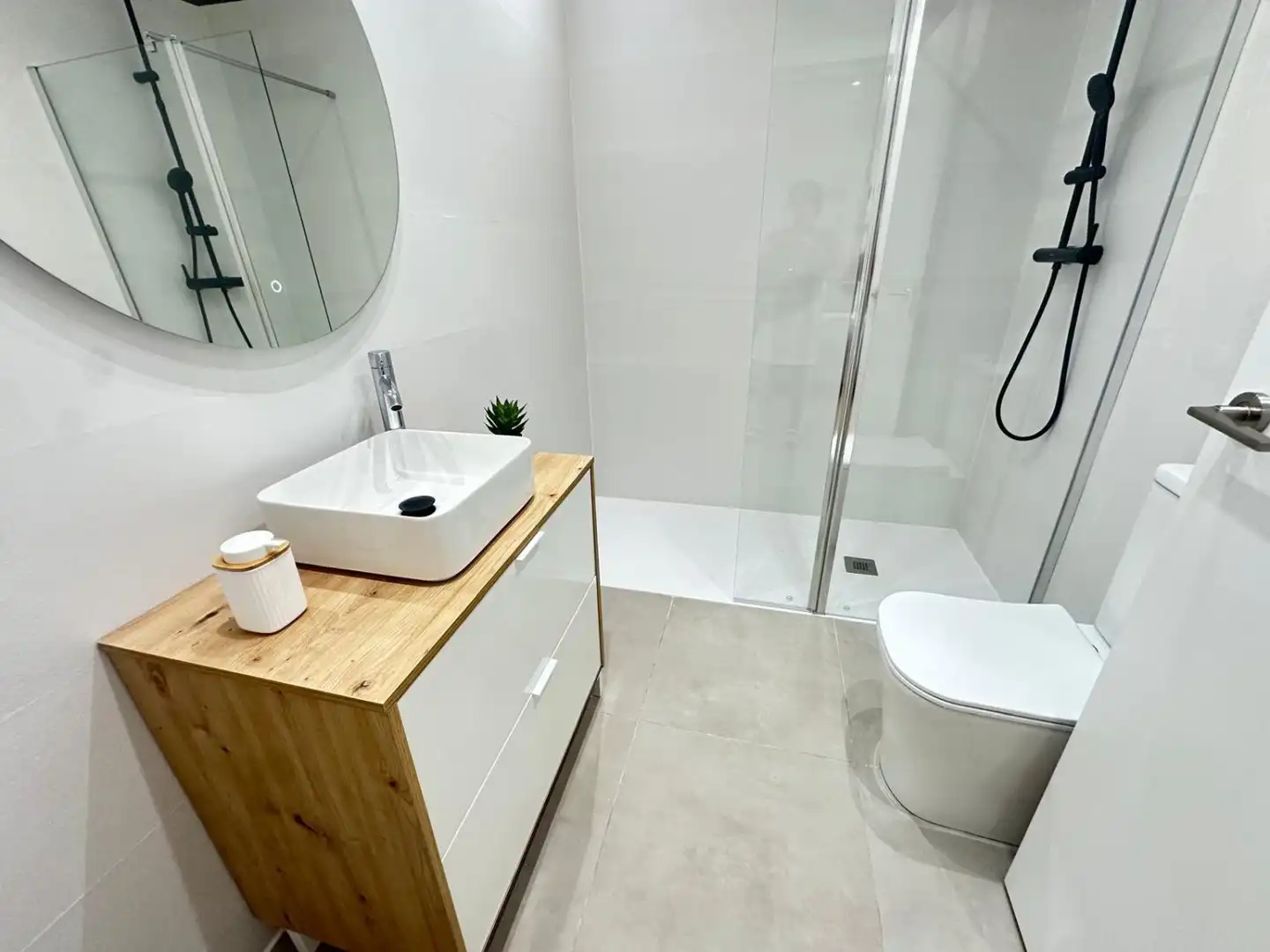 Baño de Piso en venta en Castellón de la Plana / Castelló de la Plana con Terraza y Amueblado