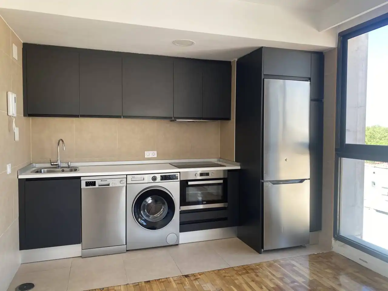 Cocina de Piso de alquiler en Madrid con Calefacción, Parquet y Alarma