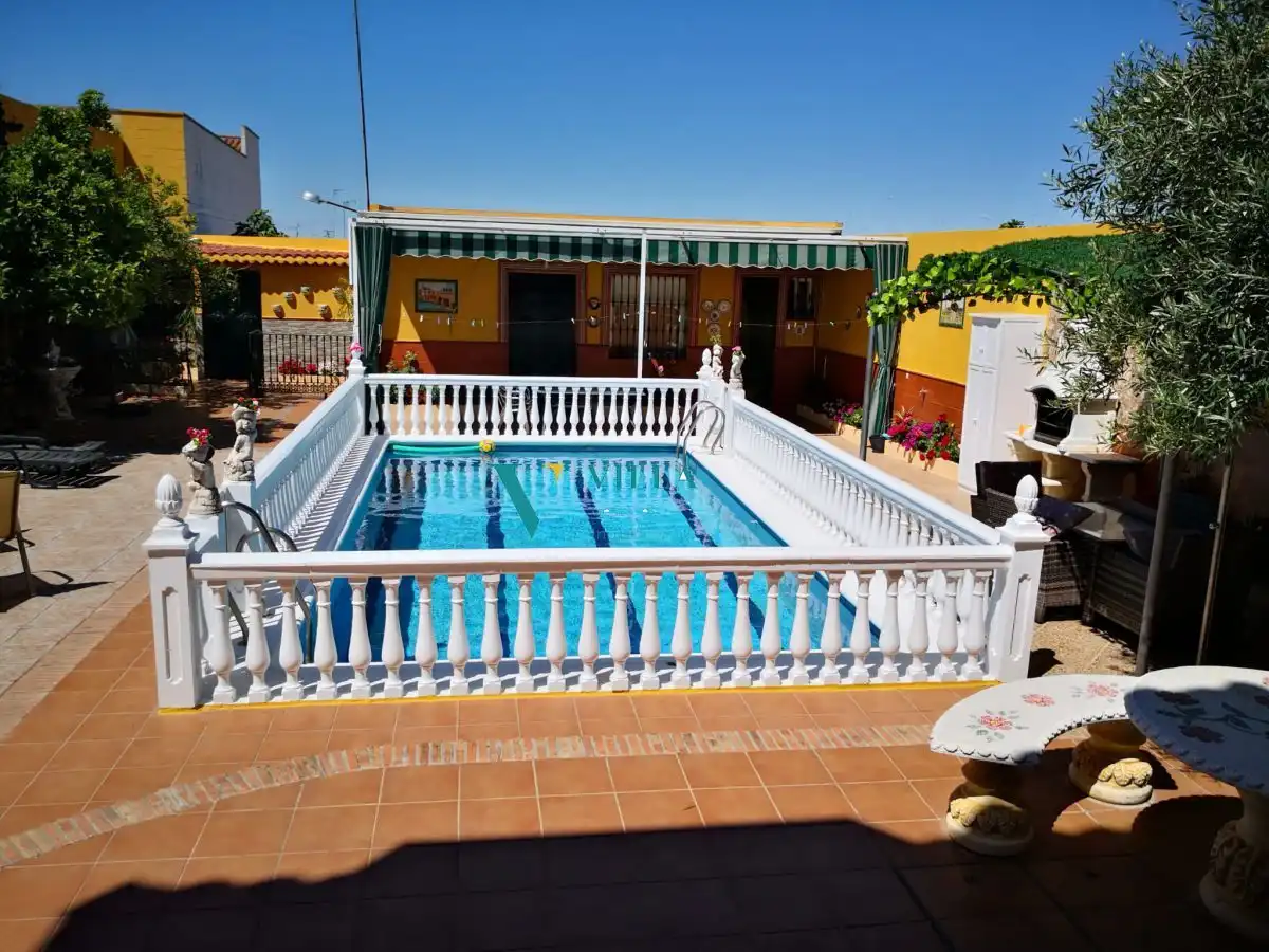 Piscina de Casa o xalet en venda en Alcalá de Guadaira amb Piscina