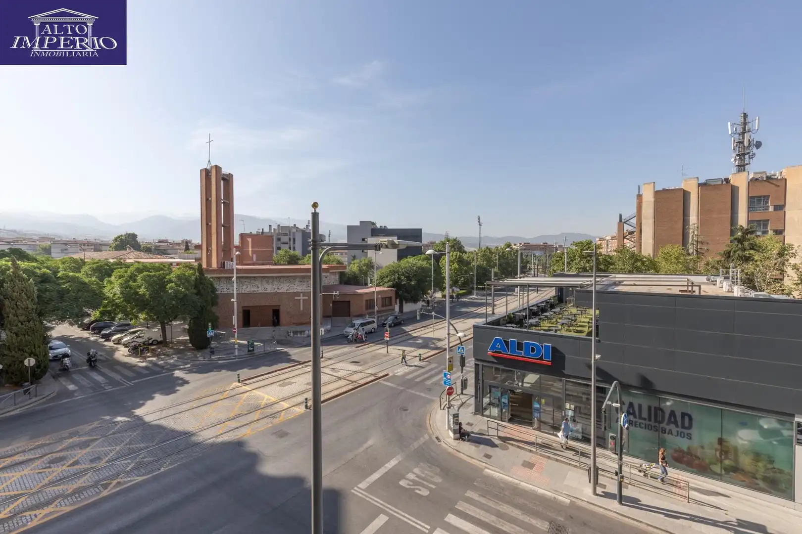 Vista exterior de Pis en venda en Granada amb Aire condicionat, Moblat i Balcó
