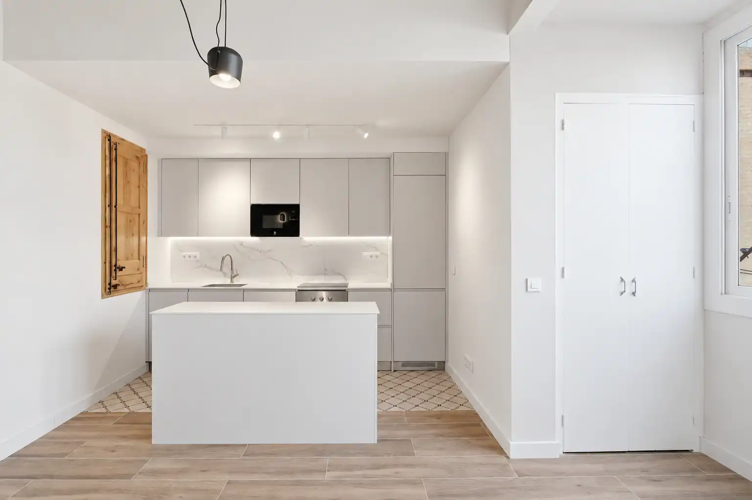 Kitchen of Flat for sale in Barcelona  with Air Conditioner, Heating and Oven
