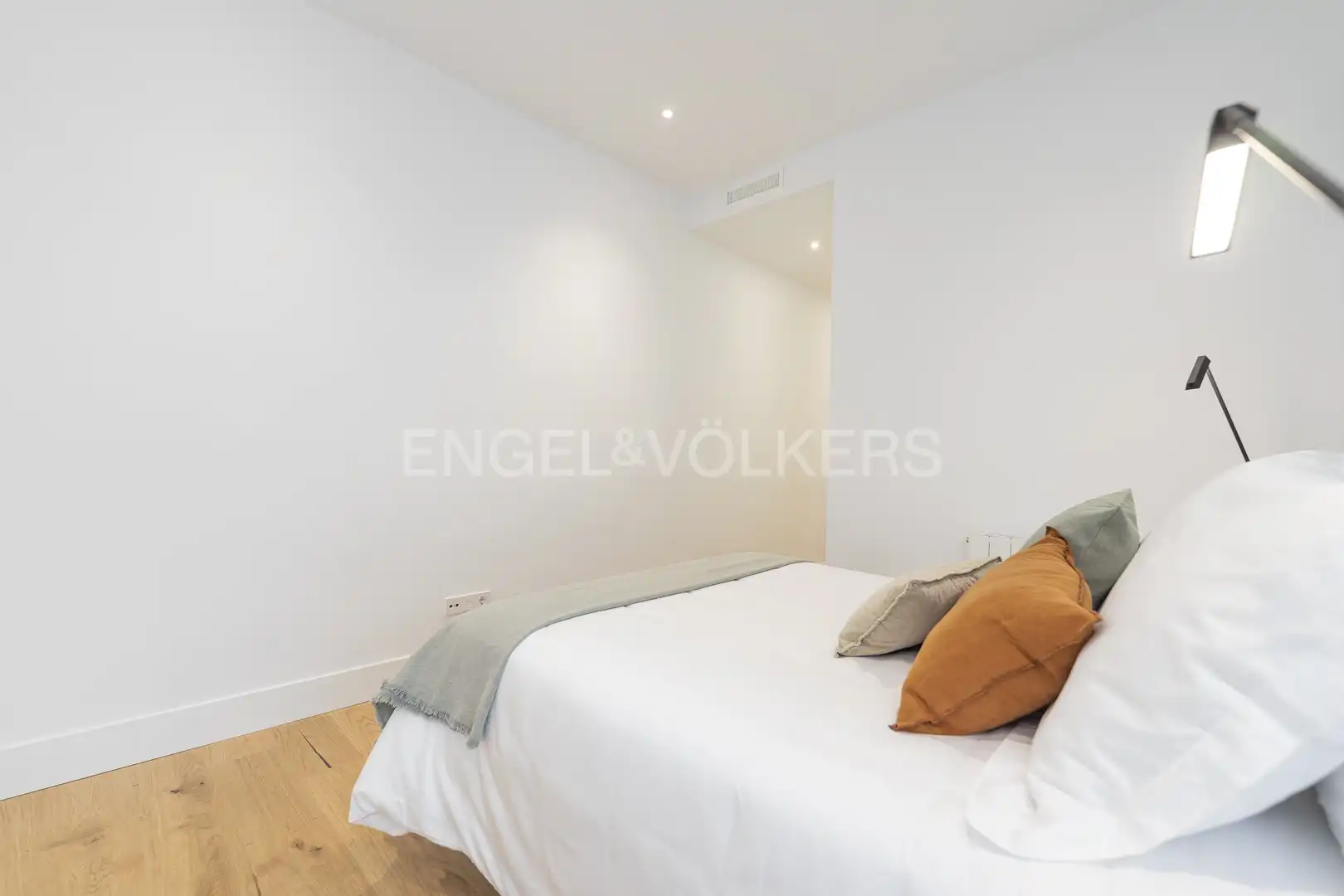 Schlafzimmer von Wohnung zur Miete in Madrid mit Klimaanlage, Heizung und Möbliert