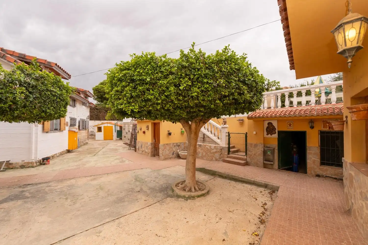 Vista exterior de Casa o xalet en venda en Alicante / Alacant amb Aire condicionat, Calefacció i Jardí privat