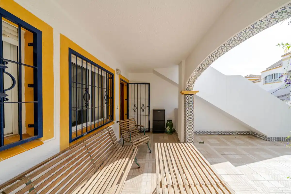 Terrasse von Erdgeschoss zum Verkauf in Santa Pola mit Heizung, Privatgarten und Terrasse