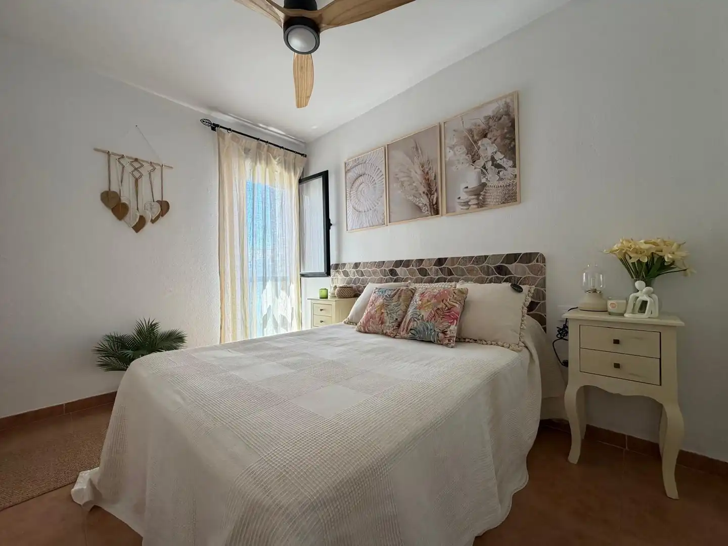 Schlafzimmer von Dachboden zum Verkauf in Zahara de los Atunes mit Privatgarten, Terrasse und Abstellraum