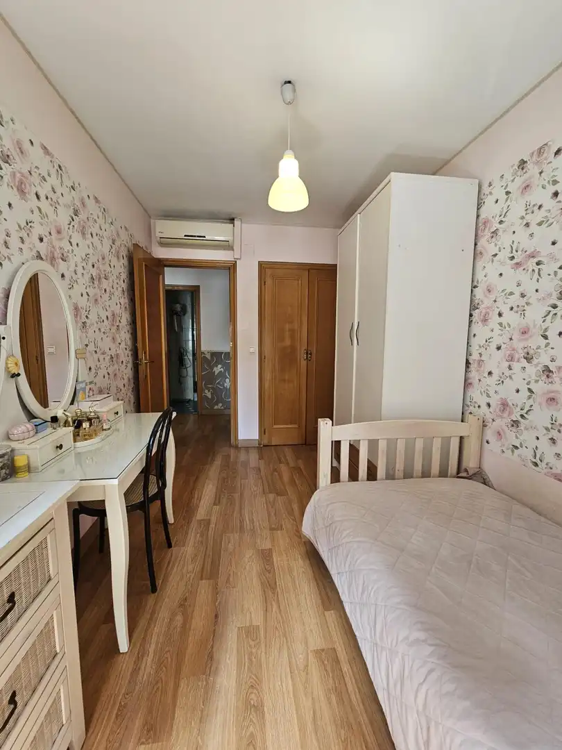 Habitación de Piso en venta en Valencia con Aire acondicionado, Terraza y Amueblado