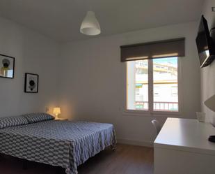 Dormitori de Apartament per a compartir en Alicante / Alacant amb Moblat, Forn i Rentadora