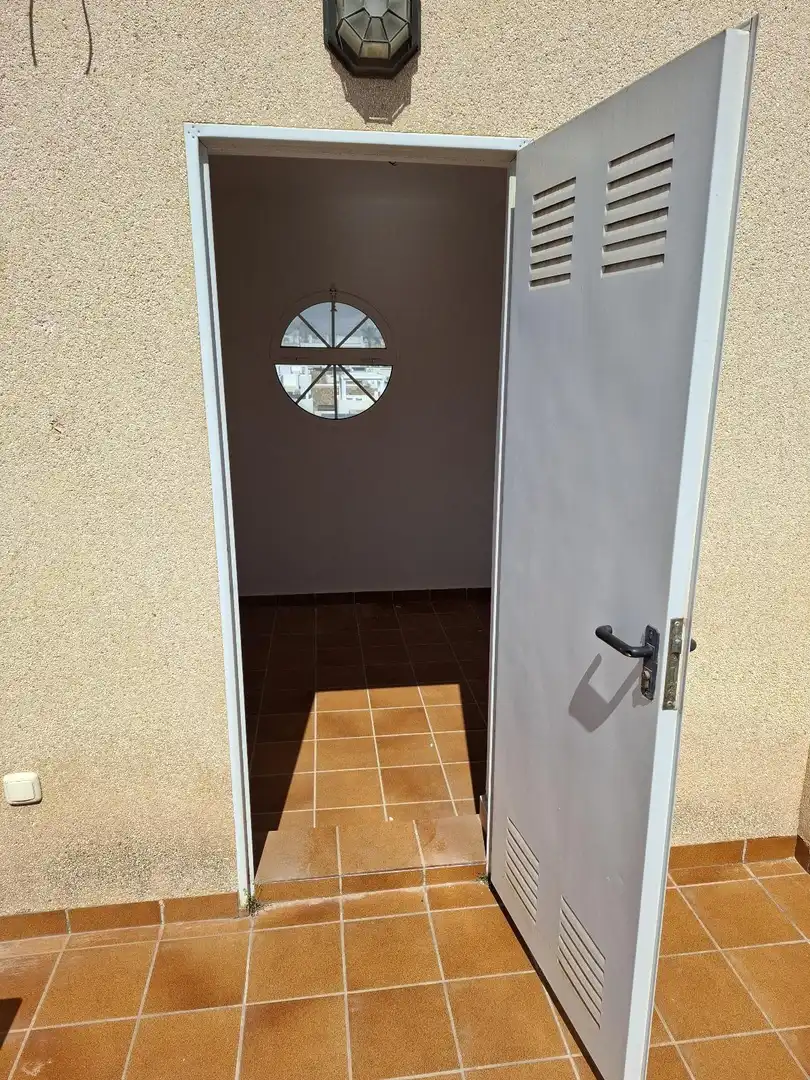 Casa aparellada amb terrassa en venda a Calle Calle Cabo de Gata, imagen 28