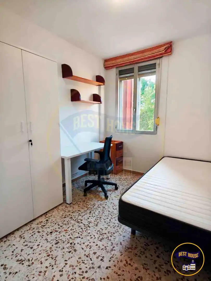 Bedroom of Flat for share in Cuenca  with Heating, Furnished and Balcony