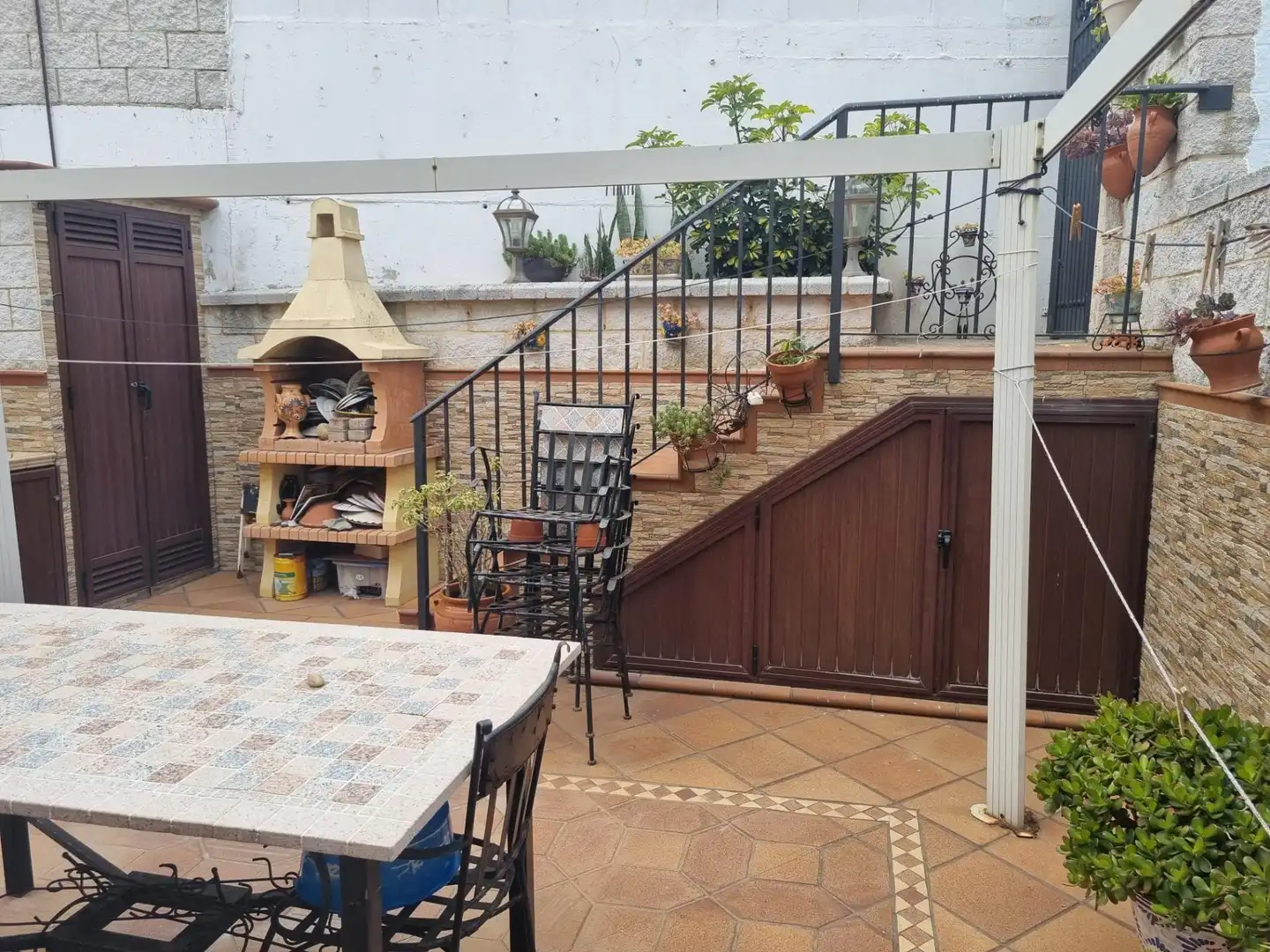 Terrassa de Casa adosada en venda en Algeciras amb Jardí privat, Traster i Piscina comunitària