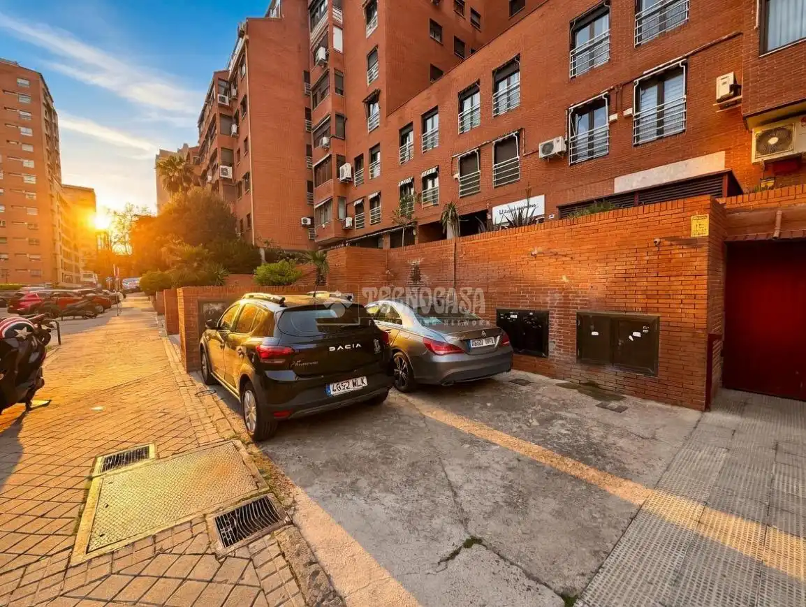 Piso en venta en San Juan Bautista, Ciudad Lineal, Madrid Capital