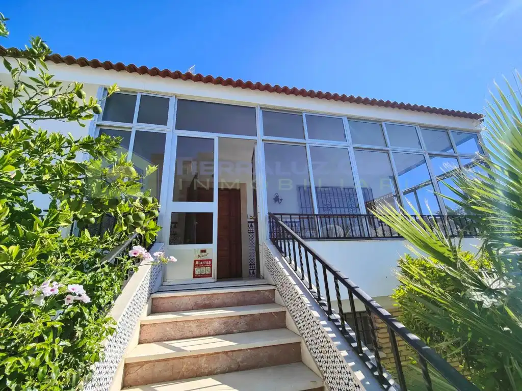 Vista exterior de Casa o xalet en venda en La Antilla amb Jardí privat, Terrassa i Traster