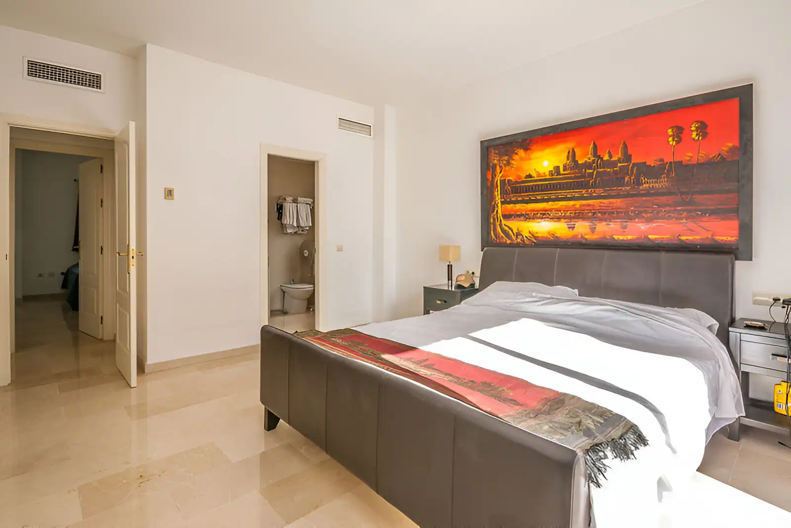 Dormitori de Apartament en venda en Marbella amb Aire condicionat i Terrassa
