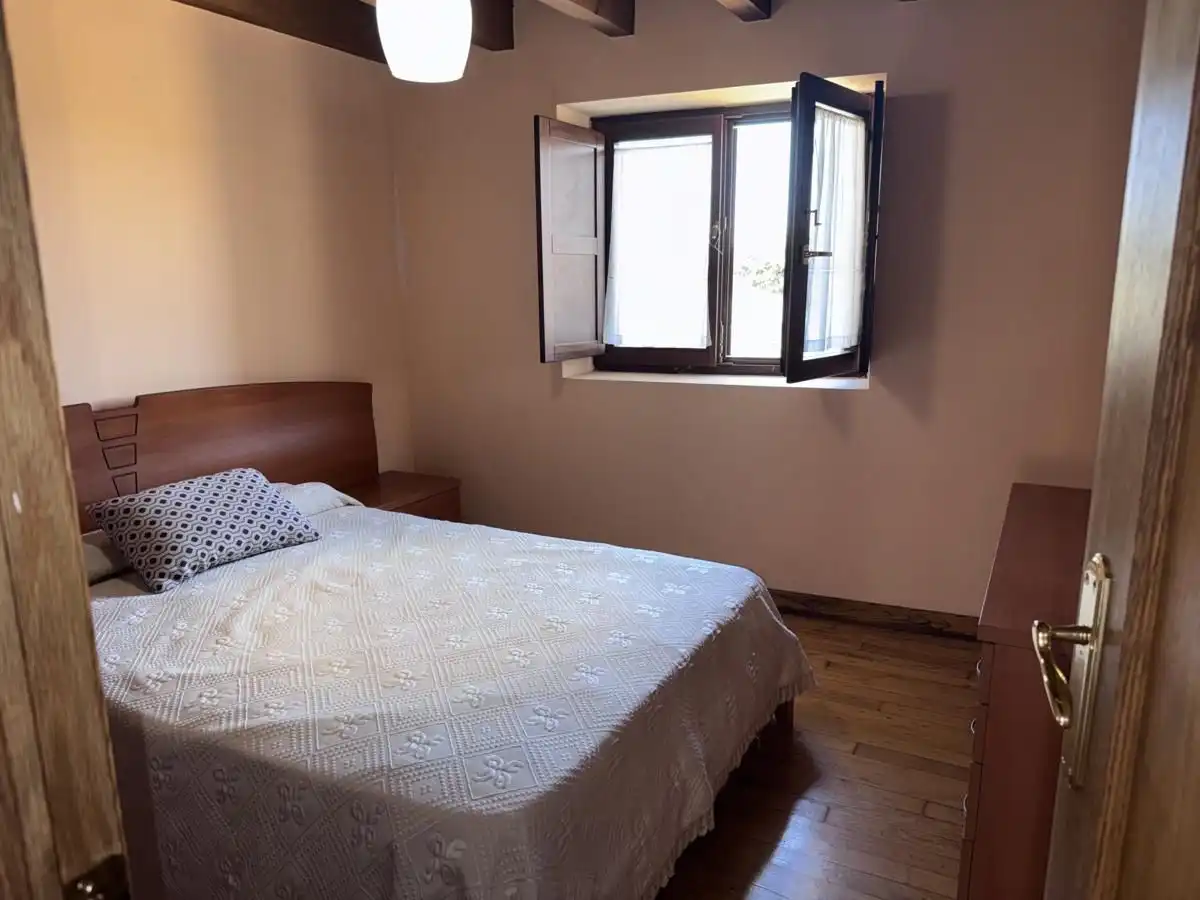 Habitación de Casa adosada en venta en Llanes con Calefacción, Jardín privado y Terraza