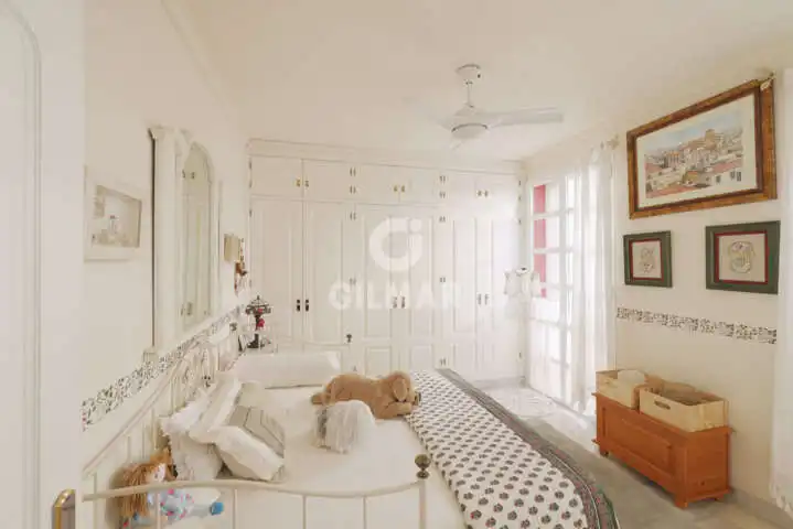 Habitación de Casa adosada en venta en El Puerto de Santa María con Calefacción y Jardín privado