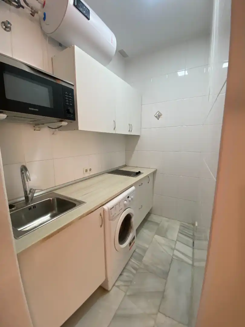 Cuina de Apartament de lloguer en Málaga amb Aire condicionat, Moblat i Rentadora