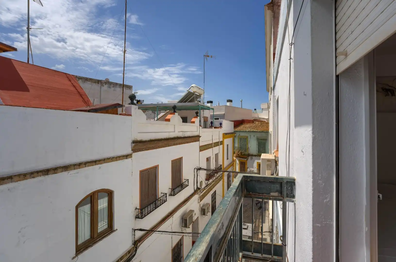 Vista exterior de Pis en venda en Sevilla amb Aire condicionat i Balcó