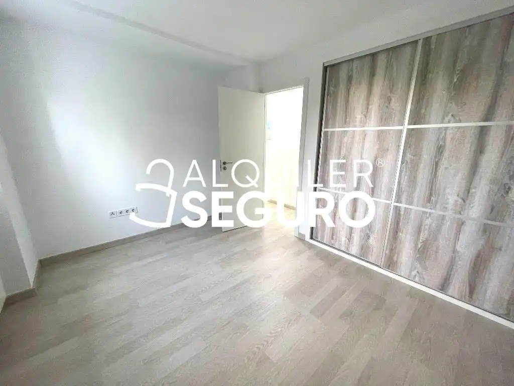 Schlafzimmer von Wohnung zur Miete in Madrid mit Klimaanlage und Heizung
