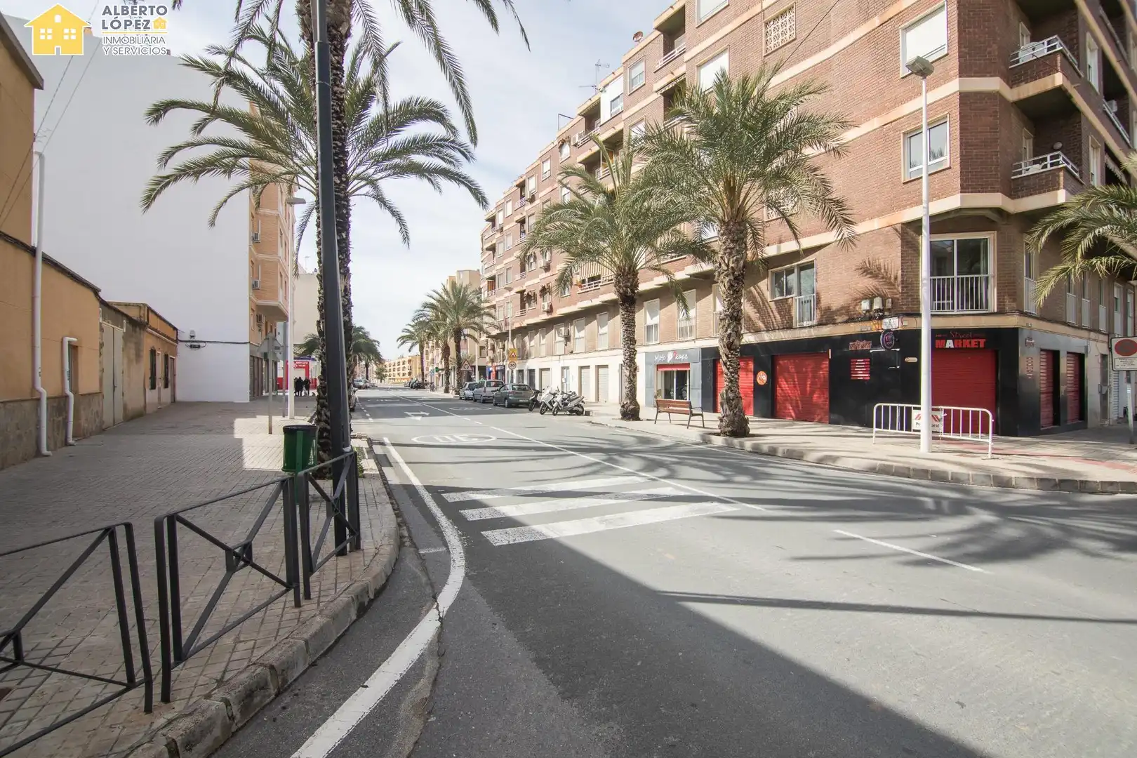Vista exterior de Estudi en venda en Elche / Elx amb Aire condicionat i Moblat