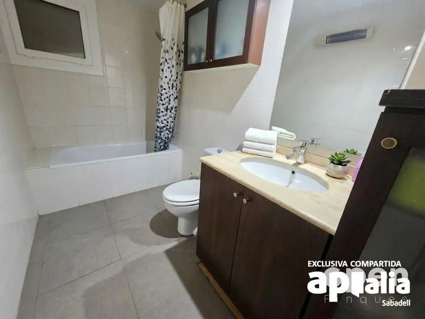 Bathroom of Flat for sale in Castellar del Vallès  with Air Conditioner, Terrace and Balcony